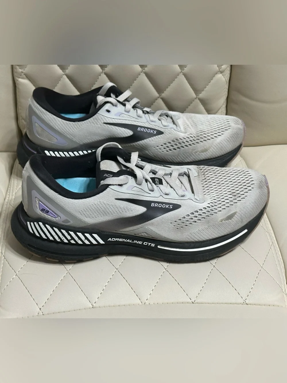 Brooks Adrenaline GTS 23 Wide running shoes size 8.5 wide gray